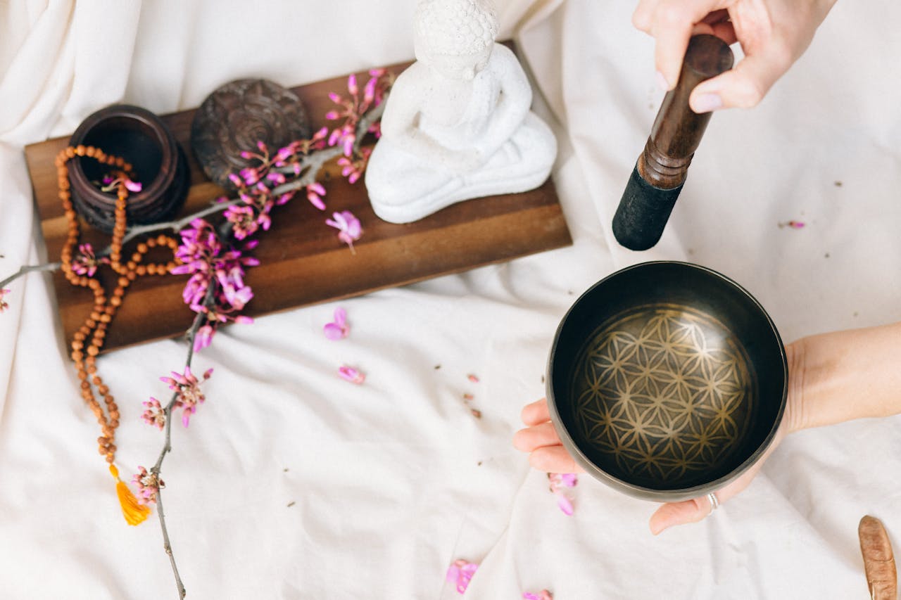 Objet yoga, bol Tibétain et petit bouddha, zen et bien être 